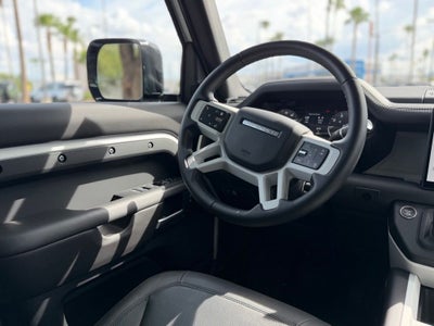 2025 Land Rover Defender 130 X-Dynamic SE