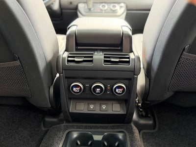 2025 Land Rover Defender 130 X-Dynamic SE