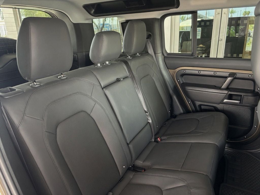2025 Land Rover Defender 110 S