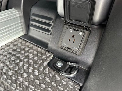 2023 Land Rover Defender 90 V8