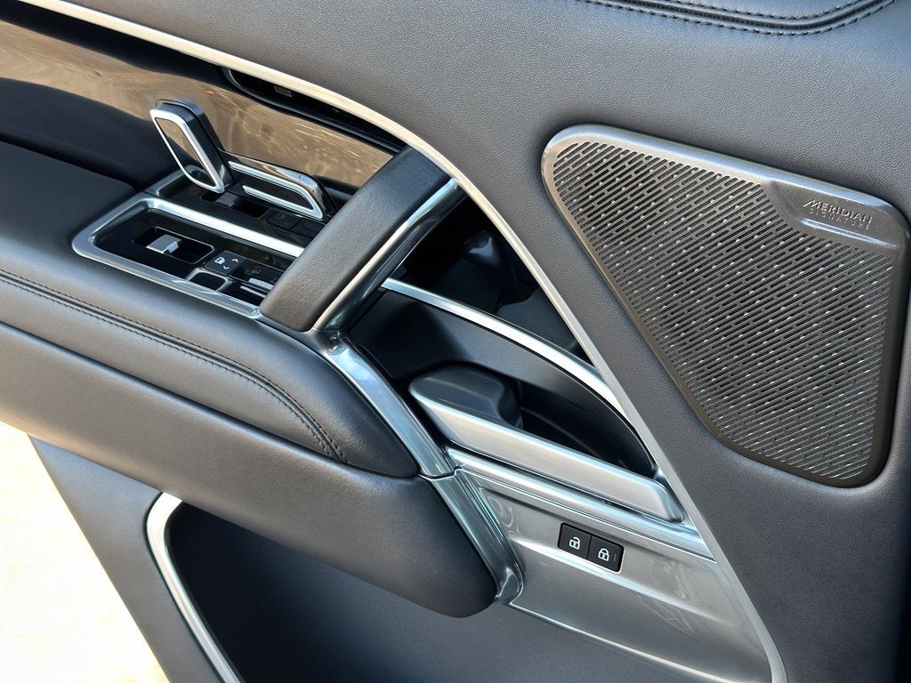 2025 Land Rover Range Rover Plug-In Hybrid Autobiography
