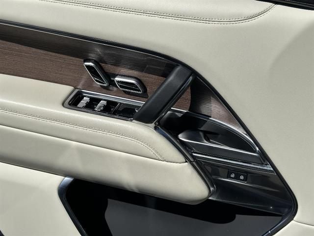 2025 Land Rover Range Rover SE