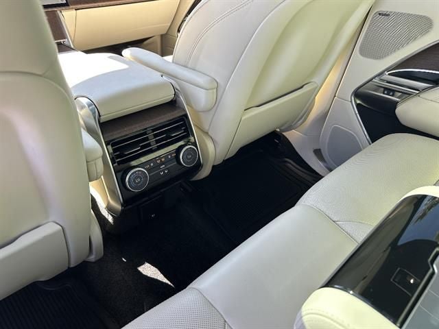 2025 Land Rover Range Rover SE