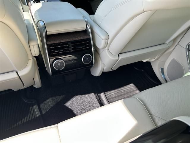 2025 Land Rover Range Rover SE