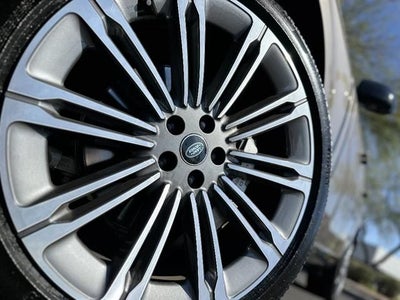 2025 Land Rover Range Rover SE