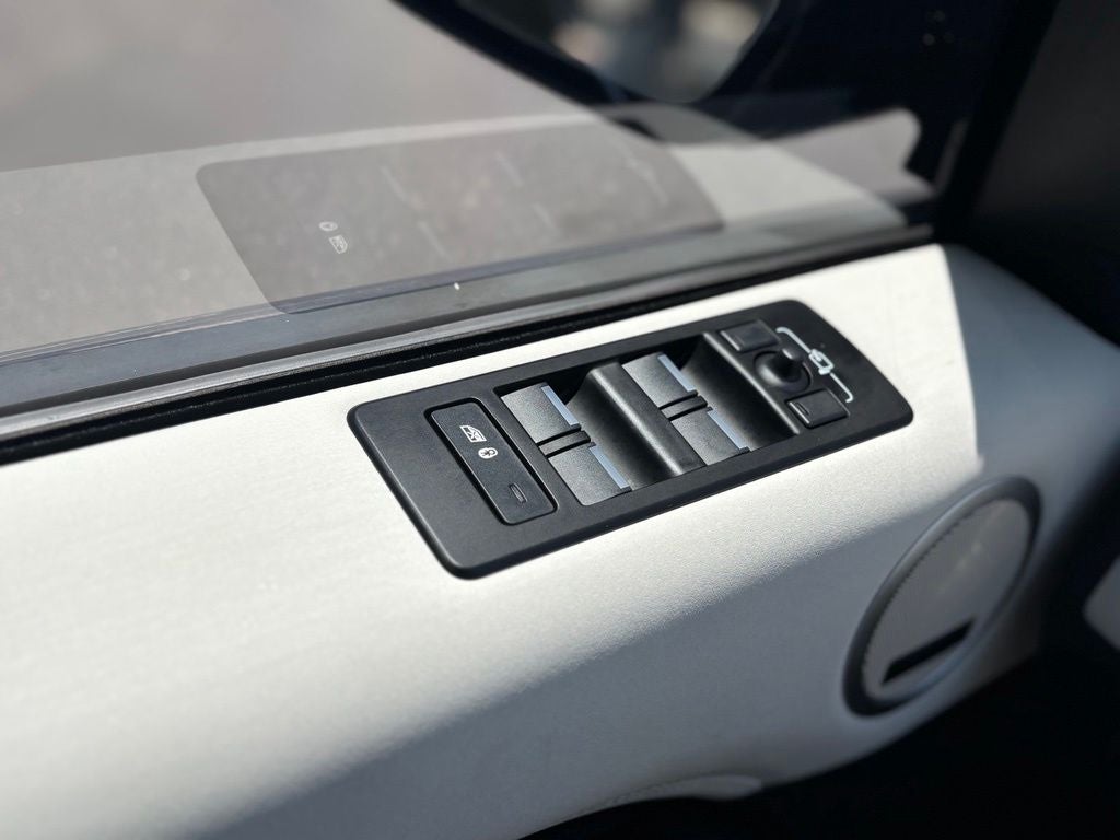 2025 Land Rover Discovery S