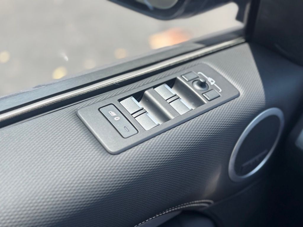 2025 Land Rover Discovery Dynamic SE