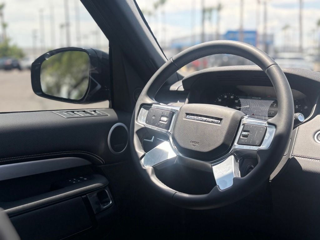 2025 Land Rover Discovery Dynamic SE