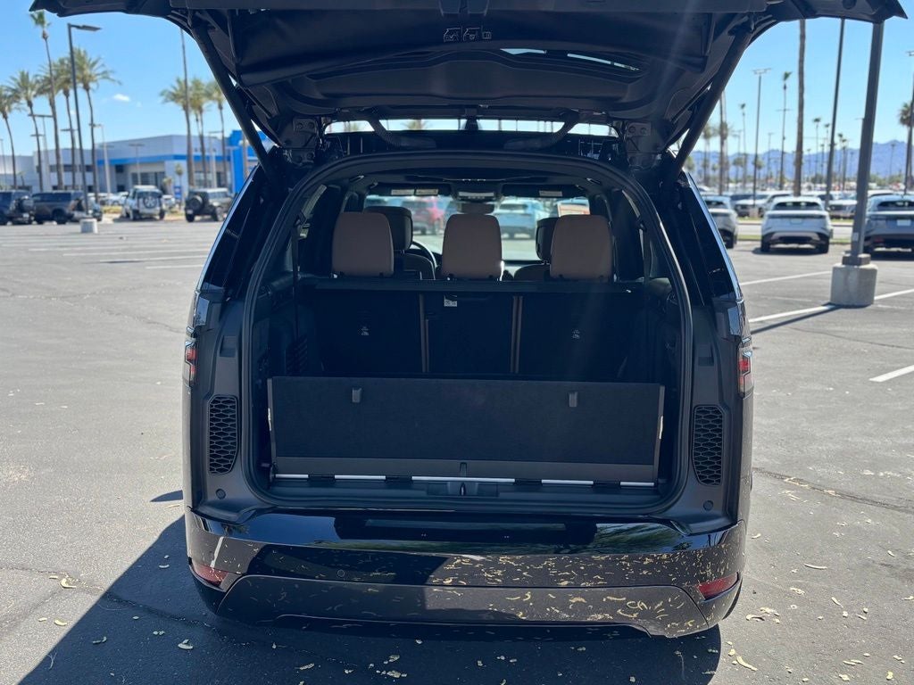 2025 Land Rover Discovery Dynamic SE