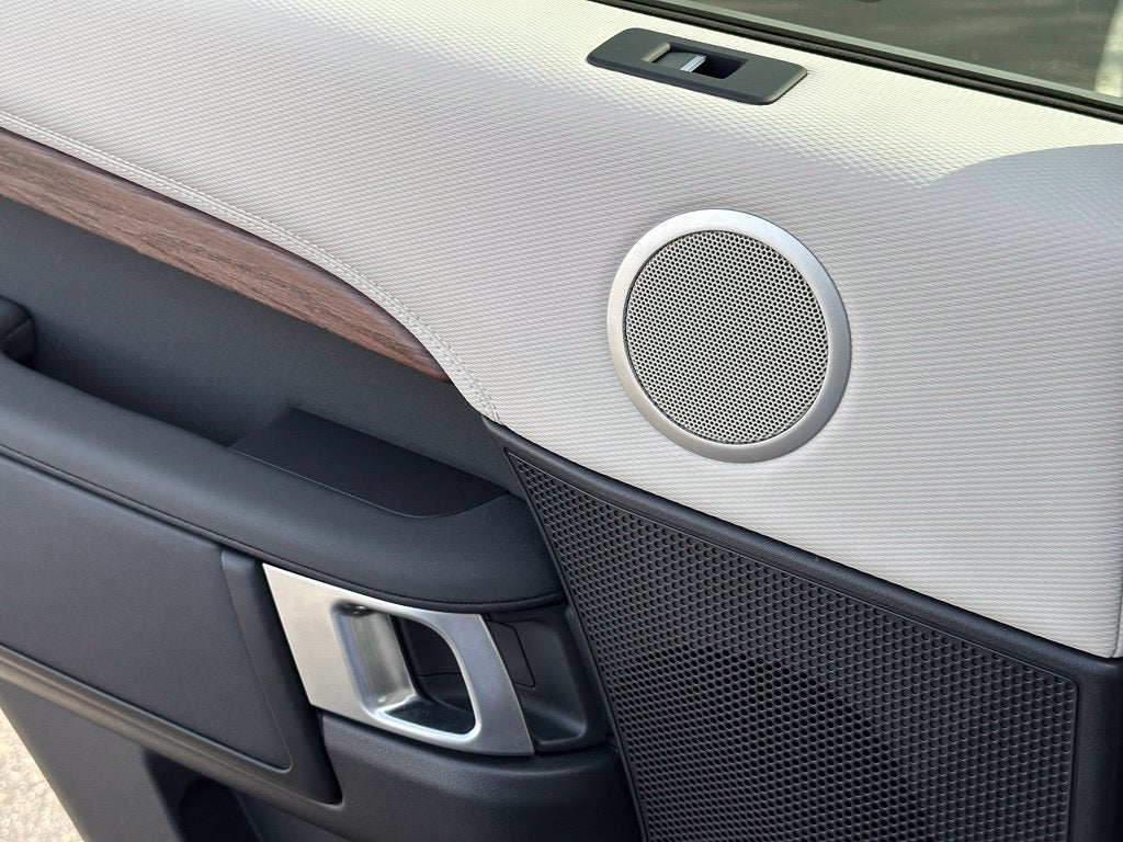 2025 Land Rover Discovery Dynamic SE