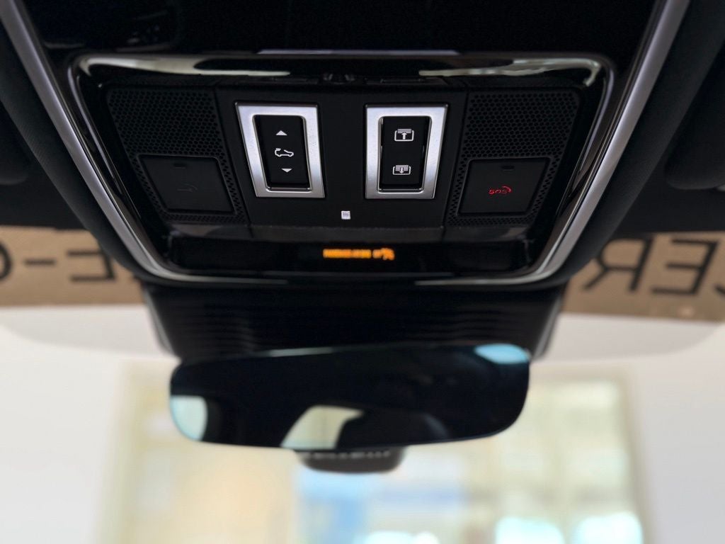 2026 Land Rover Range Rover Velar Dynamic SE