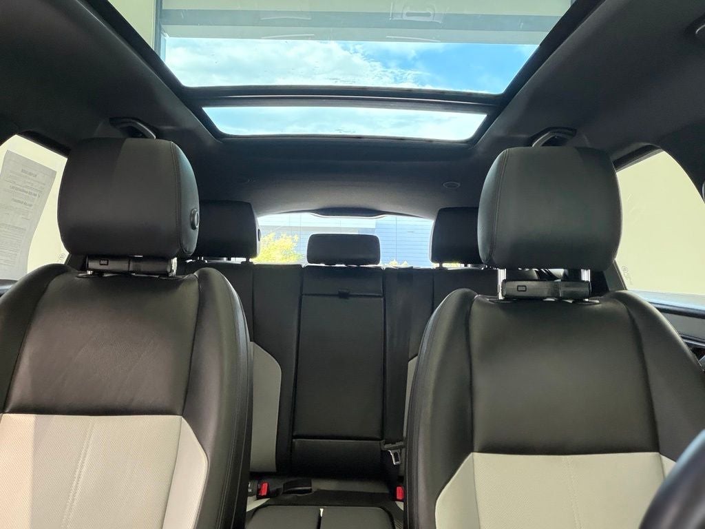 2026 Land Rover Range Rover Velar Dynamic SE