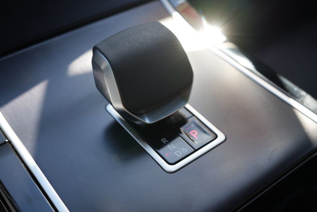 2026 Land Rover Range Rover Velar Dynamic SE