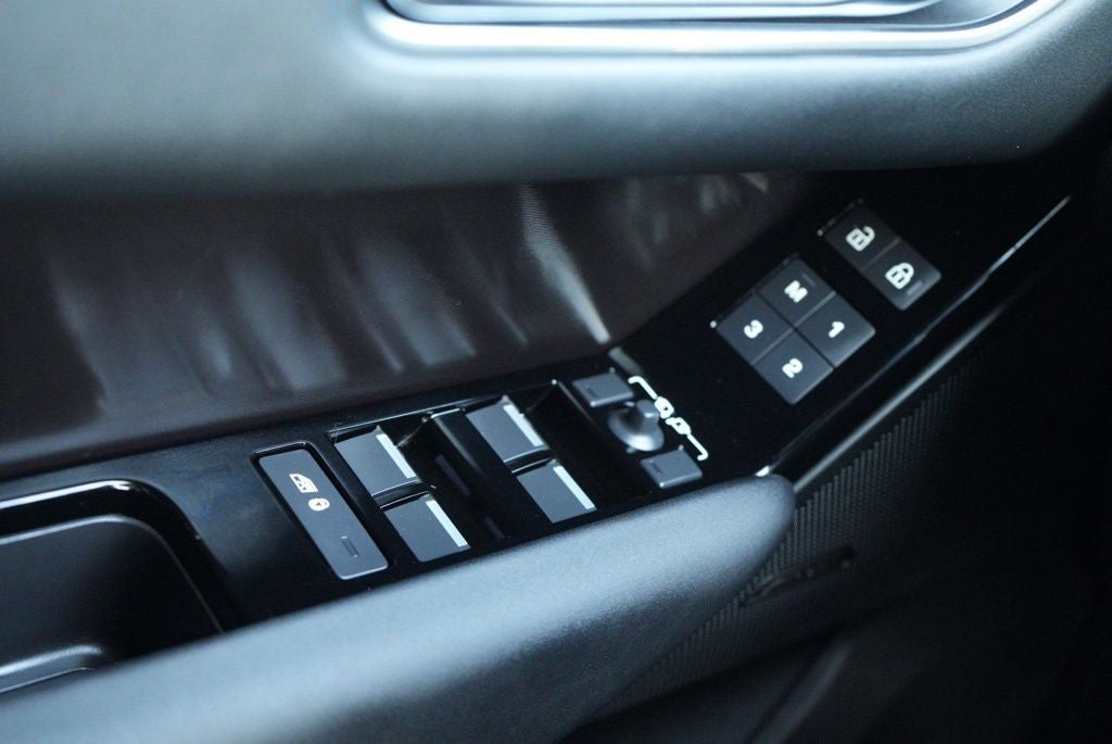 2026 Land Rover Range Rover Velar Dynamic SE