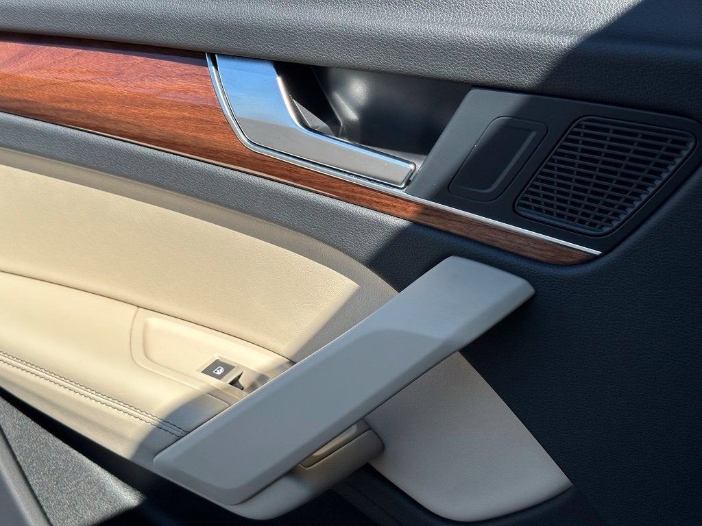 2023 Audi Q5 45 S line Premium quattro