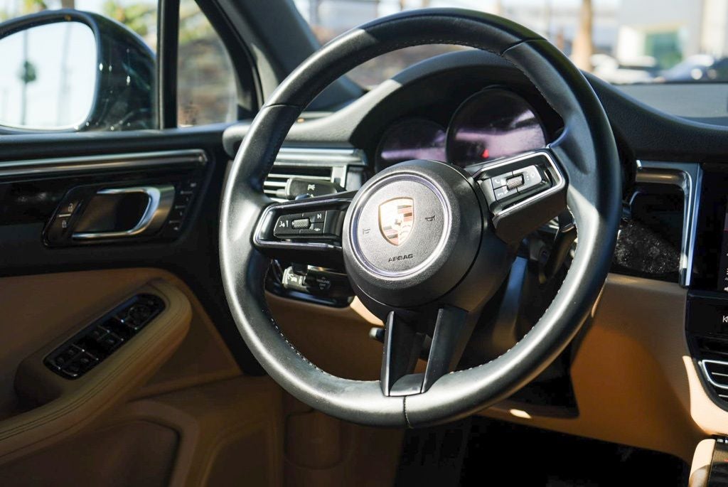 2025 Porsche Macan Base