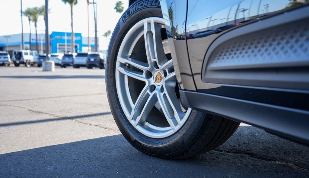 2025 Porsche Macan Base