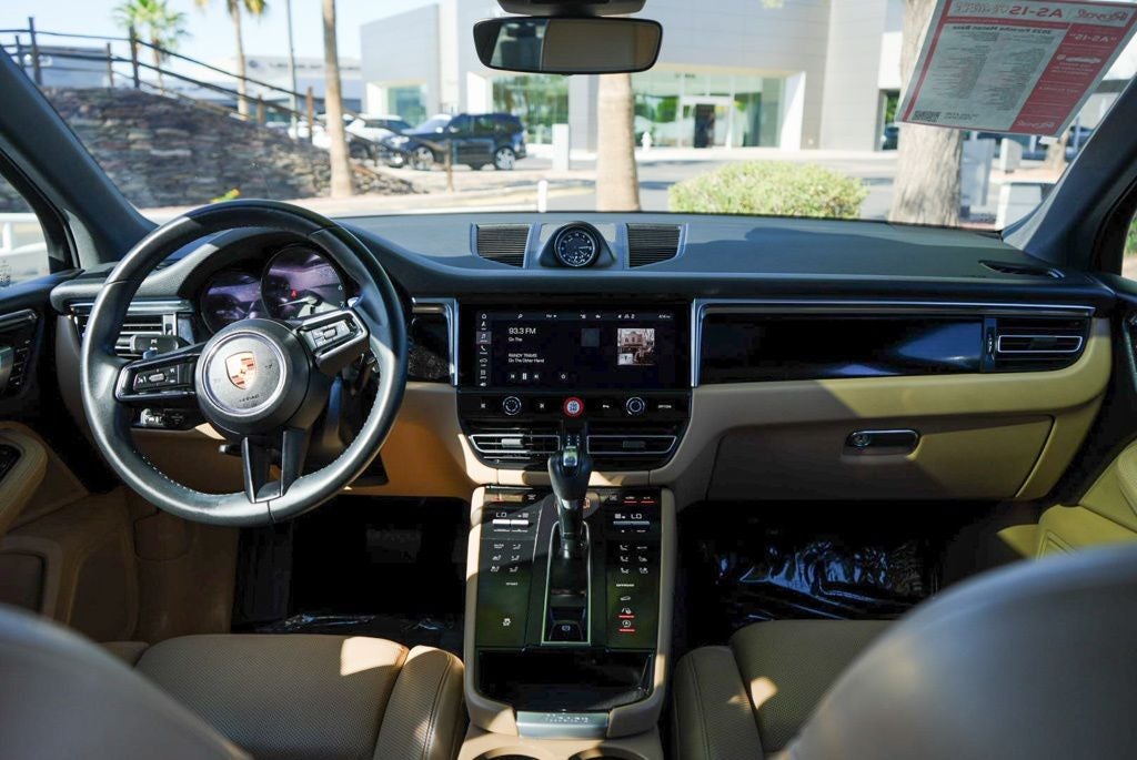 2025 Porsche Macan Base