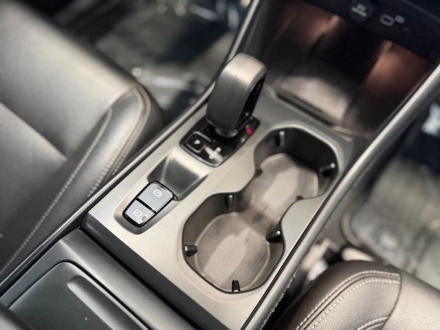 2025 Volvo XC40 B5 Core