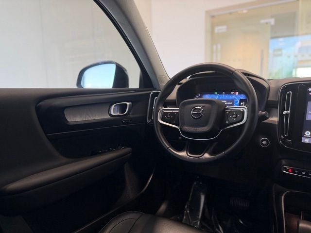 2025 Volvo XC40 B5 Core