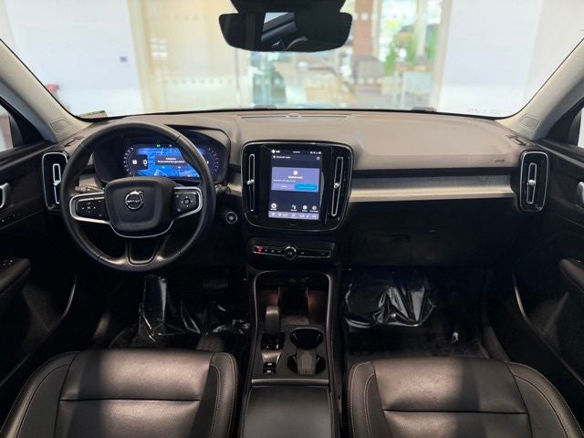 2025 Volvo XC40 B5 Core