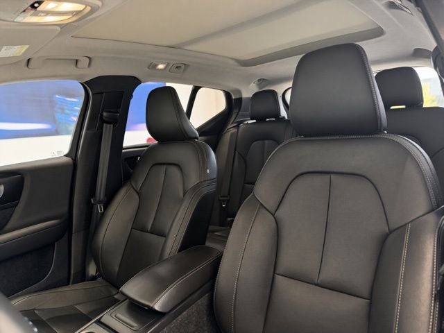 2025 Volvo XC40 B5 Core