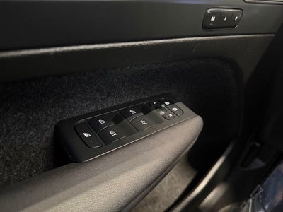 2025 Volvo XC40 B5 Core