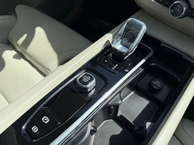 2025 Volvo XC60 B5 Ultra