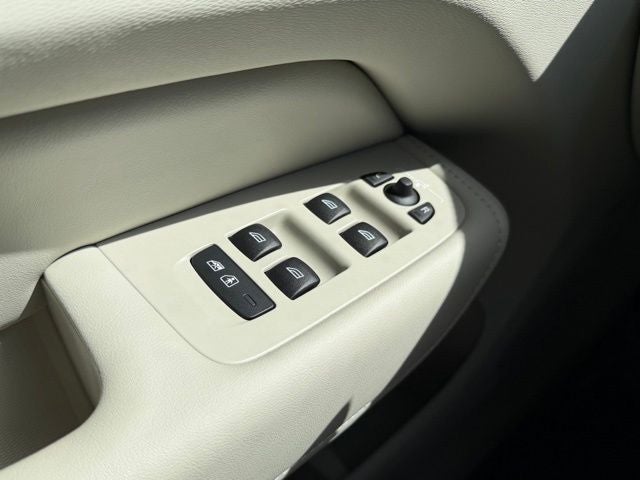 2025 Volvo XC60 B5 Ultra