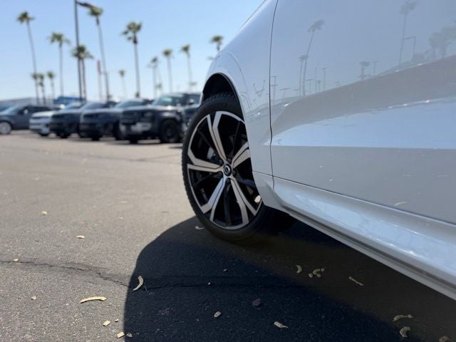2025 Volvo XC60 B5 Ultra