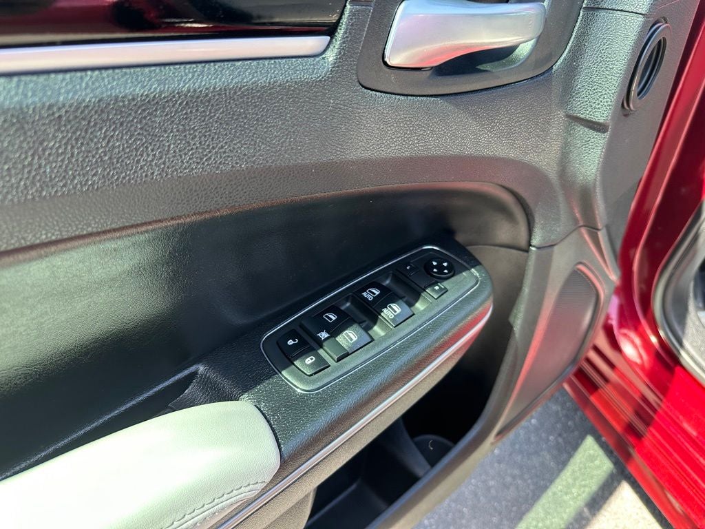 2019 Chrysler 300 S