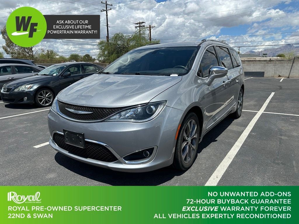 2017 Chrysler Pacifica Limited's photo